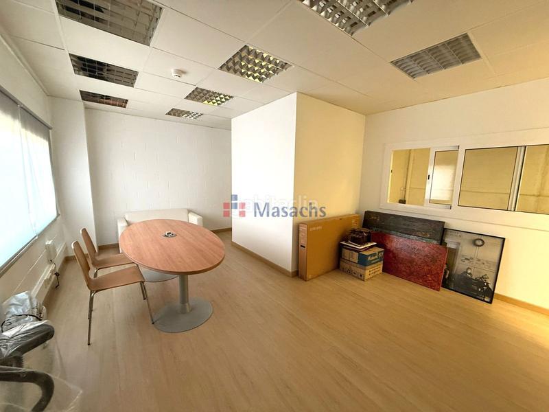 Foto 47c901f2-8b3b-42fe-840c-ea72d151045b. Bâtiment à usage industriel dans Zona Industrial Rubí