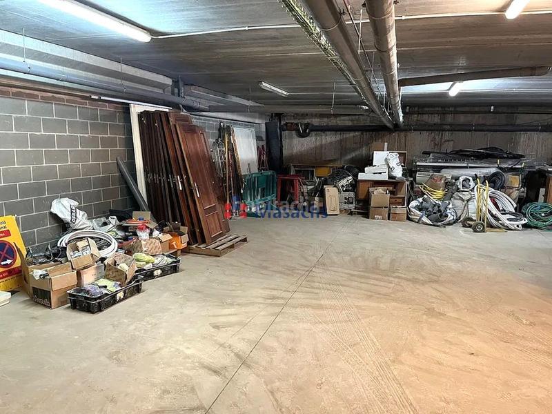 Foto c481cf15-f895-43ed-a931-182827616278. Rent industrial building in bernat metge 11 in Gràcia Sabadell