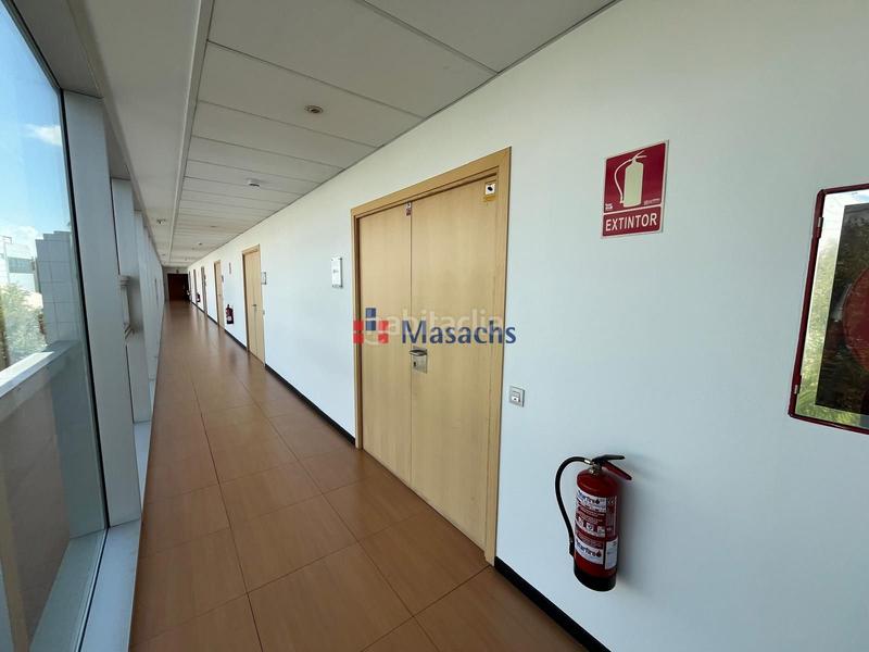 Foto 97edeaca-3c79-4b61-8ae2-a15d9ba24104. Oficina en Mercat Rubí