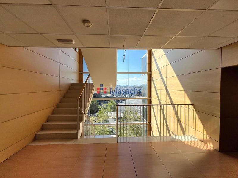 Foto 9a74a67b-6bbe-4c53-819d-fb9abdb1be63. Oficina en Mercat Rubí