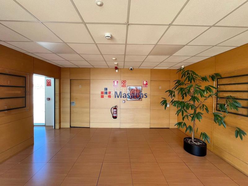 Foto b37a6bfb-77ae-4b18-87ee-d861480b1415. Oficina en Mercat Rubí