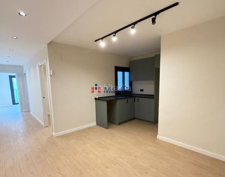 Foto f4e4ef73-5d6a-41ae-b6c6-df6c141b429a. Location bureau avec chauffage dans Barri del Centre Terrassa