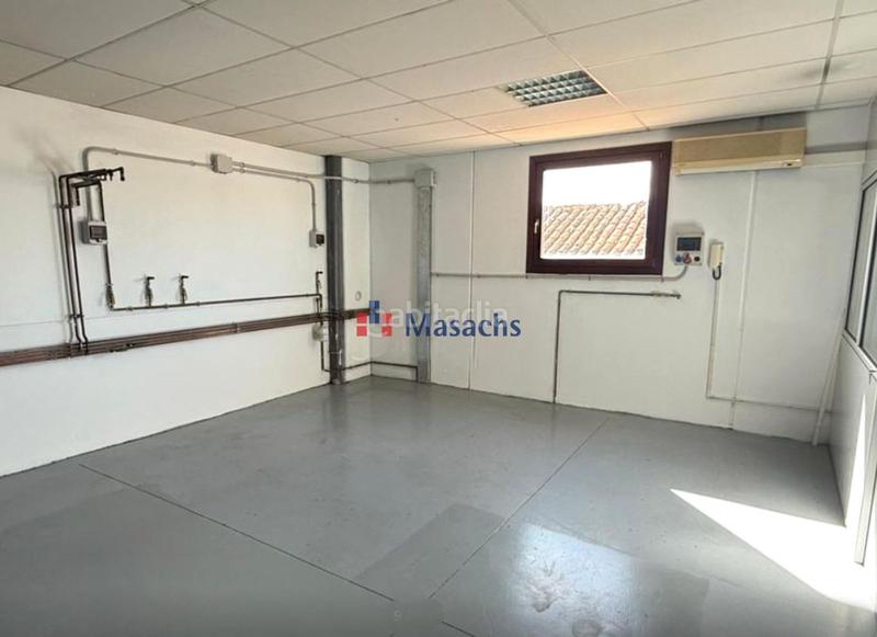 Foto 7d16ae87-7a6e-4fd6-aa9e-2084d0422ffc. Nave industrial en Ca n'Aurell Terrassa