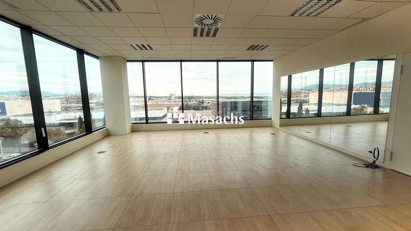 Foto 38d7a6b9-62df-45e7-8a47-f832c76c0988. Lloguer oficina amb aparcament a Les Fonts Terrassa