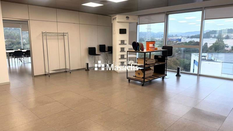 Foto 5e4844a4-4733-49a7-8ba8-8255874fbb65. Miete büro mit parking in Les Fonts Terrassa