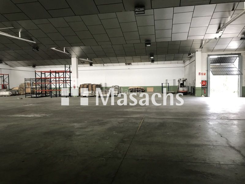 Foto deeb7209-96ff-47e8-afa7-502a9a0b9022. Nau industrial a Progrés Rubí