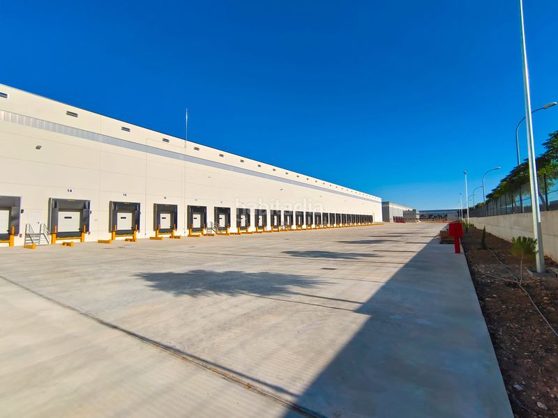 Foto 4653b22a-b881-452b-abcc-d21a3ed37fa0. Rent industrial building in Torija