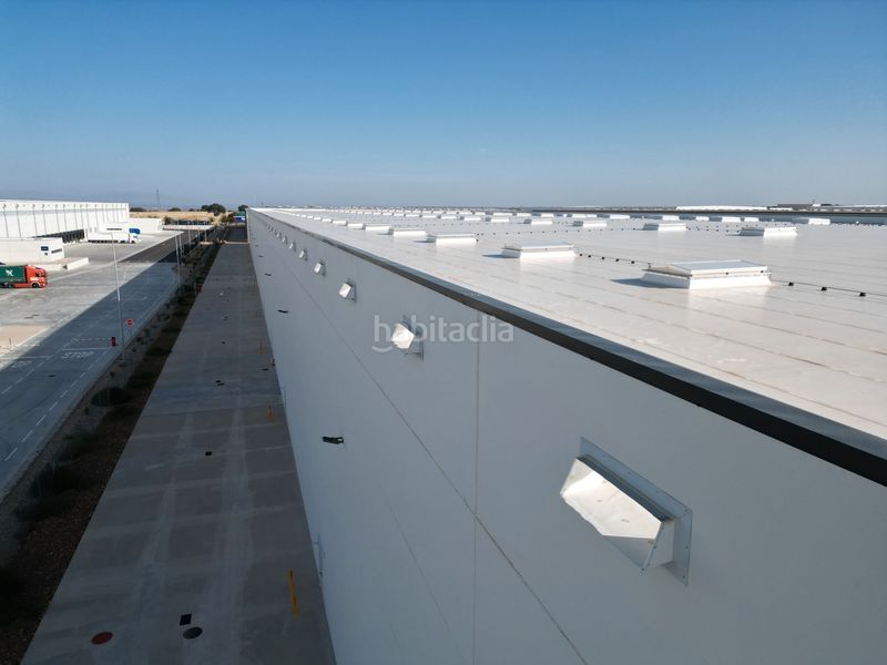 Foto a749f6d0-fe0a-450f-8c8c-87a14ca7baa2. Rent industrial building in Torija