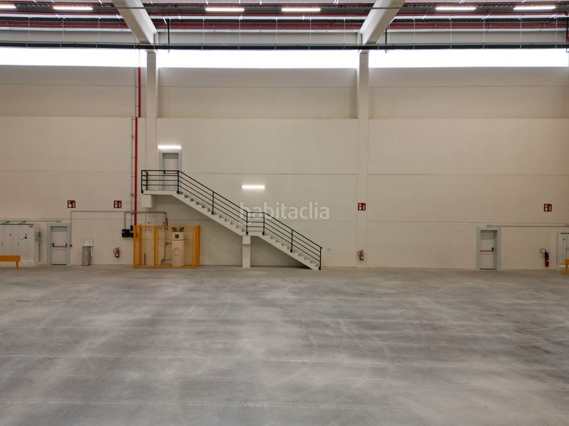 Foto bf1bb9c5-473a-497b-832f-c3f777203dce. Rent industrial building in Torija