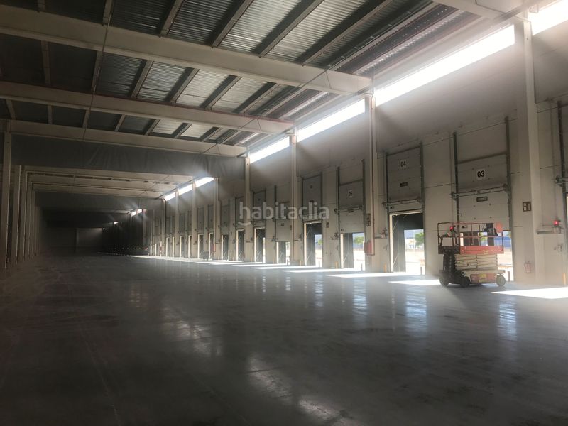 Foto df6bf8c4-e8cf-4bda-b3c3-1b479ef8a9c4. Rent industrial building in Torija