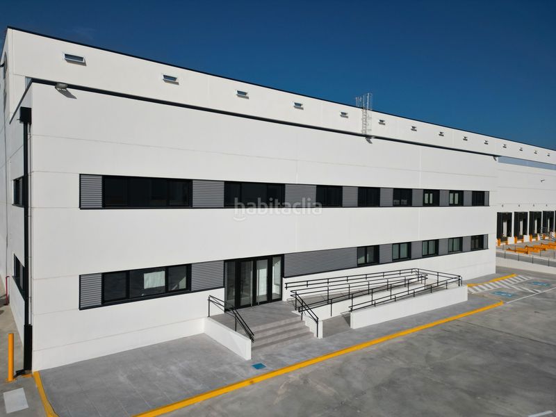 Foto f8684e8b-838a-4678-9f1d-d9c98738c54c. Rent industrial building in Torija