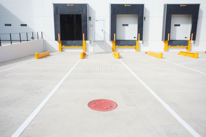 Foto f8c3a29f-b835-4896-99c1-af3396fceb37. Rent industrial building in Torija