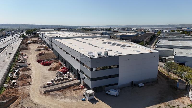 Foto 0945398e-53dd-4f40-8ade-a54737bdbced. Lloguer nau industrial a Polígono de las Monjas Torrejón de Ardoz