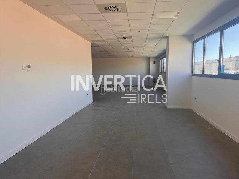 Foto c58080a3-0fc1-49d7-a414-c2e6a0d56435. Lloguer nau industrial a Constantí