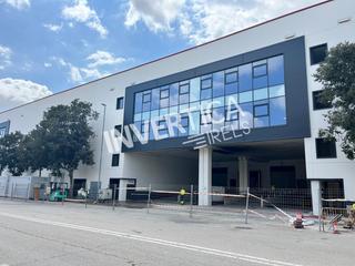 Rent Industrial building in Carretera del mig 144