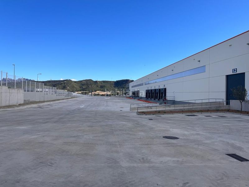 Foto 2646aee4-94ab-4586-830d-ccc3b31c7a43. Rent industrial building in Òdena