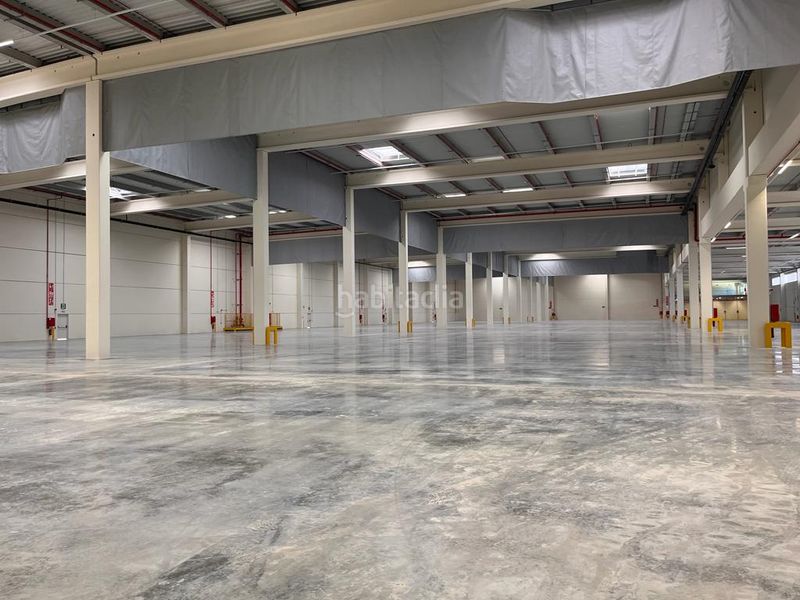 Foto 2d03a7ae-f9e6-4f1e-9b92-53f0d1e861ee. Rent industrial building in Òdena