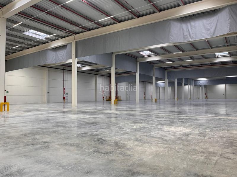 Foto 721a64f2-22a1-4ff6-be44-da21effae6a0. Rent industrial building in Òdena