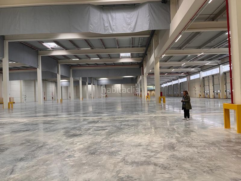 Foto 8fa11a61-f4e5-444c-8eeb-d59fdf174fc2. Rent industrial building in Òdena