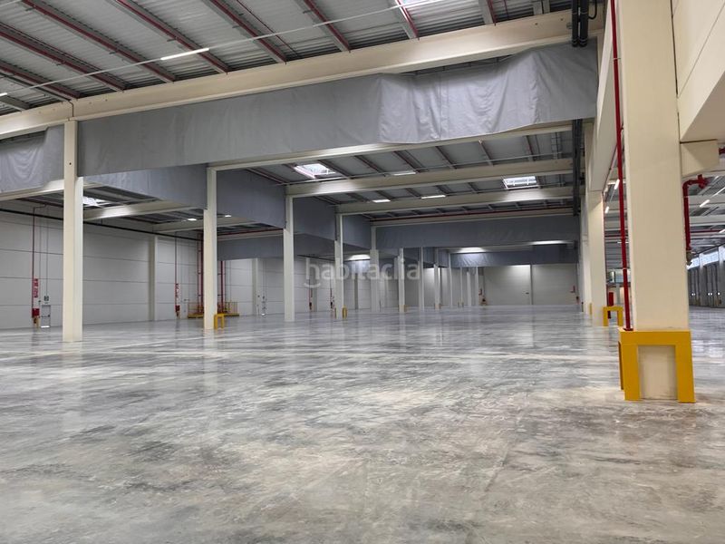 Foto d27ecf50-7bdb-4f1d-aba1-155d58ec3cae. Rent industrial building in Òdena