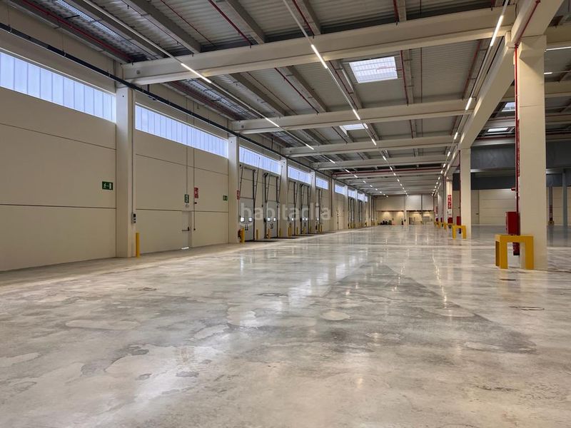 Foto d96a43ee-c92d-44c9-a192-701af4950ba9. Rent industrial building in Òdena