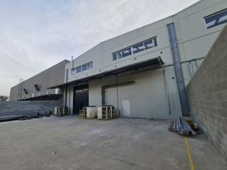 Location Bâtiment à usage industriel à Avinguda de la verge de montserrat 4. Nave logística con puertas trailer en el prat de llobregat