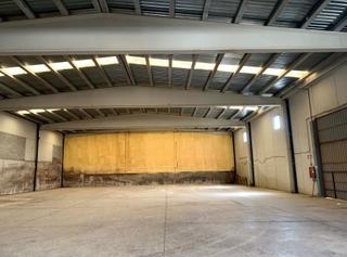 Rent Industrial building  Carrer de l'empordà. Nave diáfana con patio en caldes de montbui