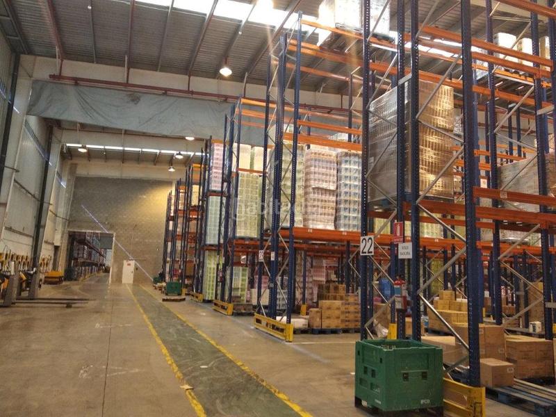 Foto 3235b307-7356-4a9c-a990-ef8aaa62d270. Rent industrial building in calle galileo galilei 3 in Alcalá de Henares