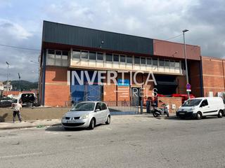 Lloguer Nau industrial a Molins de Rei. Nave indutrial con muelle de carga y patio en molins de rei