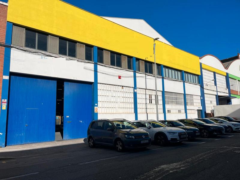 Foto 8feaa47b-3f79-4d36-a4b7-3548ebcf2401. Rent industrial building in Centre Hospitalet de Llobregat (L´)