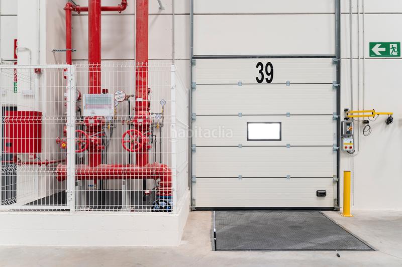 Foto 5c189e0f-4a02-48ff-b53a-83616986a997. Rent industrial building in carrer de l'argila 6593 in Esparreguera