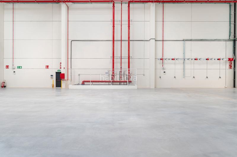 Foto a9b5bd78-f28f-48f5-8dc3-cd94b97ec99c. Rent industrial building in carrer de l'argila 6593 in Esparreguera