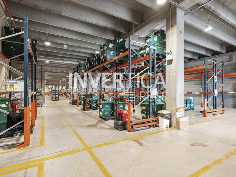 Foto 574ee1f9-a818-4ea4-826e-0e03403665c1. Rent industrial building in carrer pla de matabous 40 in Montcada i Reixac