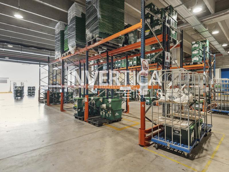 Foto 8c9071b4-391a-453b-8b23-3dcc6ee121d2. Rent industrial building in carrer pla de matabous 40 in Montcada i Reixac