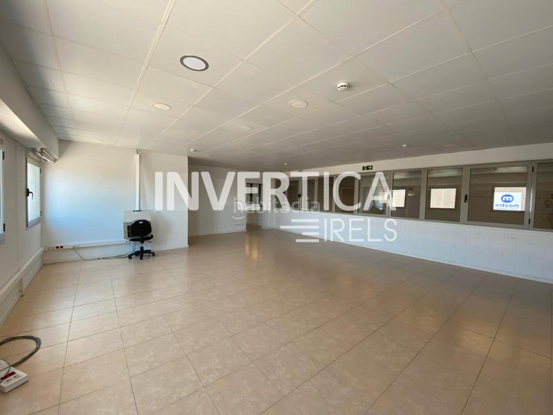 Foto 90bcb949-d8f4-4484-91bb-089ed1335a8c. Lloguer nau industrial a carrer del fornal 11 a Can Vinyals Esparreguera