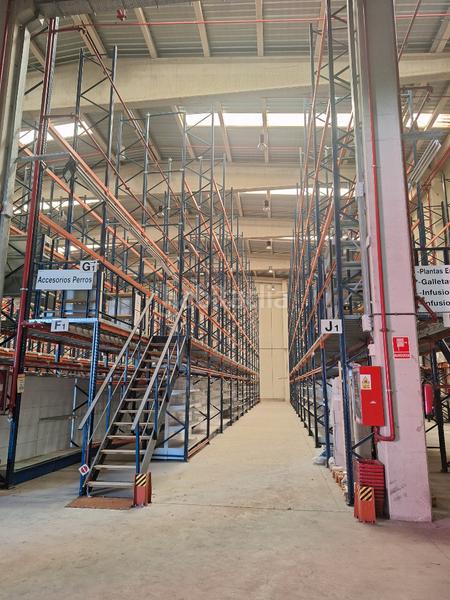 Foto bde53cd5-abfc-475f-bcd0-90763f8f4b59. Affitto capannone industriale in calle morse 4 in Getafe