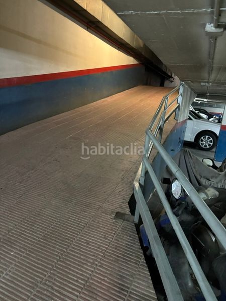 Foto dfaa650f-8289-4838-a324-bd82900056f2. Motorcycle parking in carrer de la cooperativa 79 in Mataró