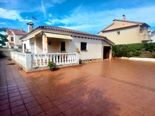 Casa  Avinguda de les sinies. A 550 metros de la playa