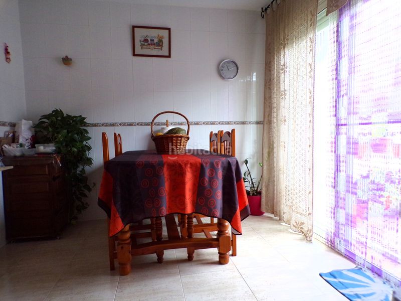 Foto a1bef17f-12c9-47ff-b3a3-47fd8af9f49d. Casa adossada amb calefacció aparcament a Centre Torredembarra