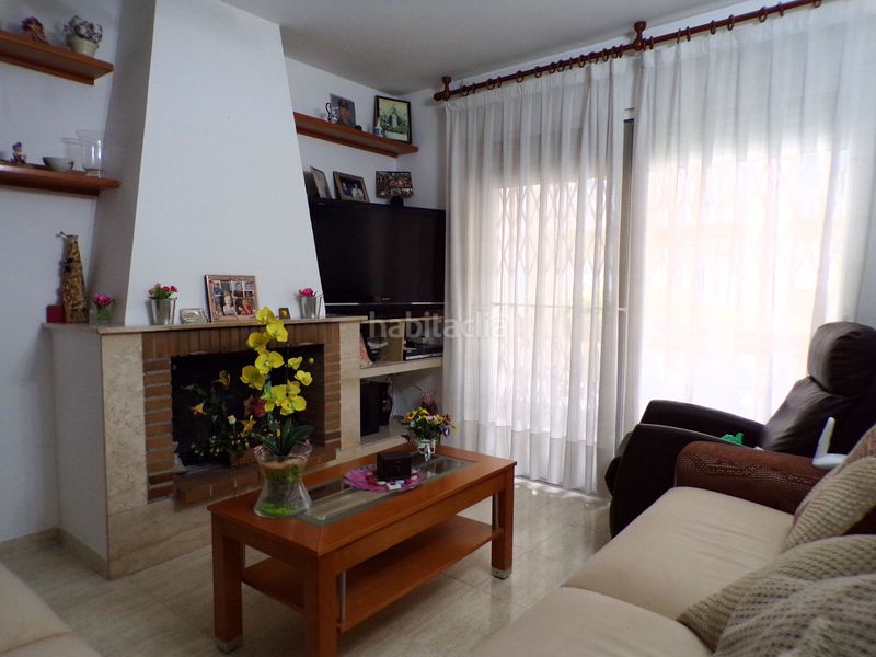 Foto c0fb1f0c-dd39-46f6-9ed1-d9ab3706264e. Casa adossada amb calefacció aparcament a Centre Torredembarra