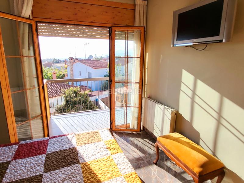 Foto a90a0f20-6600-4960-9b8e-f3166e8f0af9. Casa adossada a carrer de l'enxaneta david sánchez 6 a Torredembarra