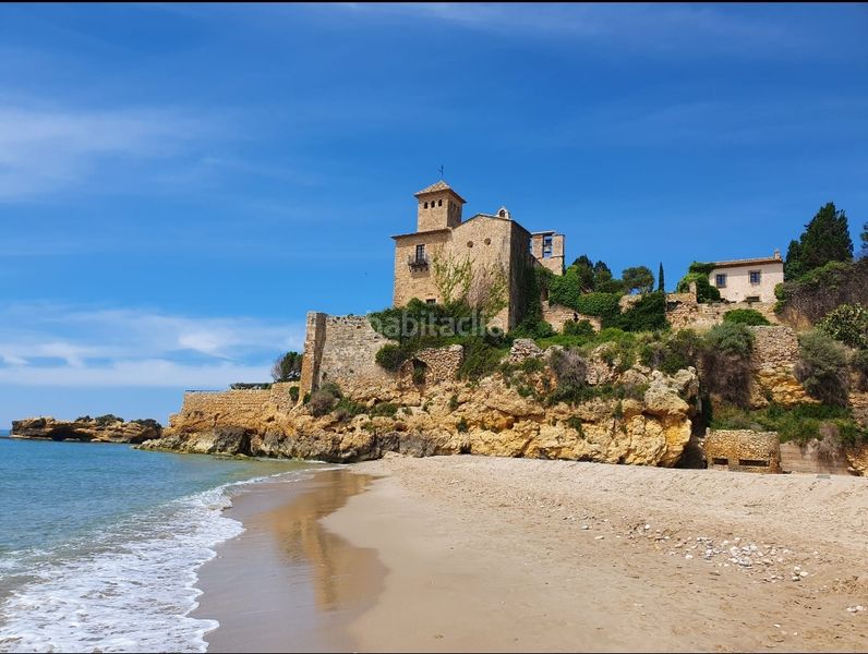 Foto e36ef6f8-26a9-49ca-b597-4862457423a8. Casa adossada amb xemeneia calefacció aparcament a Altafulla