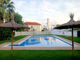 Semi detached house  Carrer de rafael alberti. Zona comunitaria con piscina