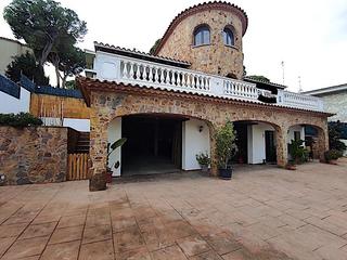 Casa a Fenals. Casa en venta en urbanizacin  torrebosca, 4 dormitorios.