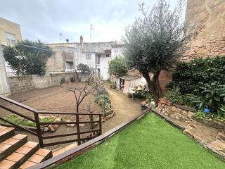 Casa a Tueda. Casa en venta en centre, 5 dormitorios.