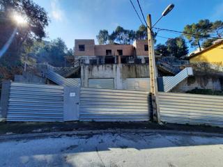 Haus  Coll monner. Dos casas pareadas de obra vista en venta para terminar en aires