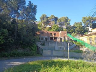 Maison  Calle coll monner. Dos casas pareadas de obra vista en venta para terminar en aires