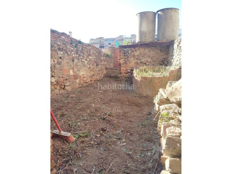 Foto 1ccf54c9-af32-42ec-ae5a-38a9c450e942. Casa pareada casa para rehabilitar en el centro. en Ripollet