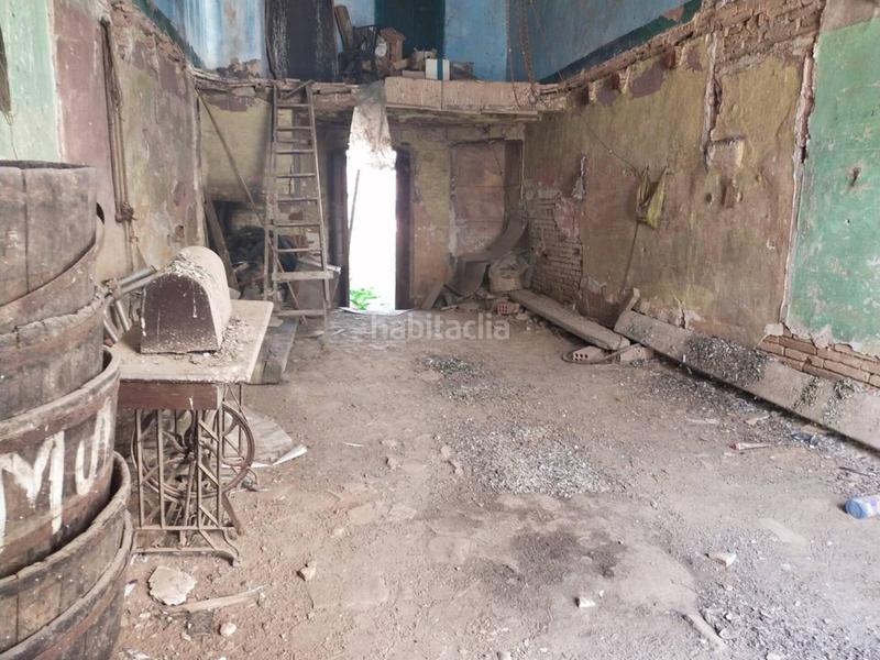 Foto 2556d03f-49c0-466f-a3cf-c5a57569994f. Casa pareada casa para rehabilitar en el centro. en Ripollet