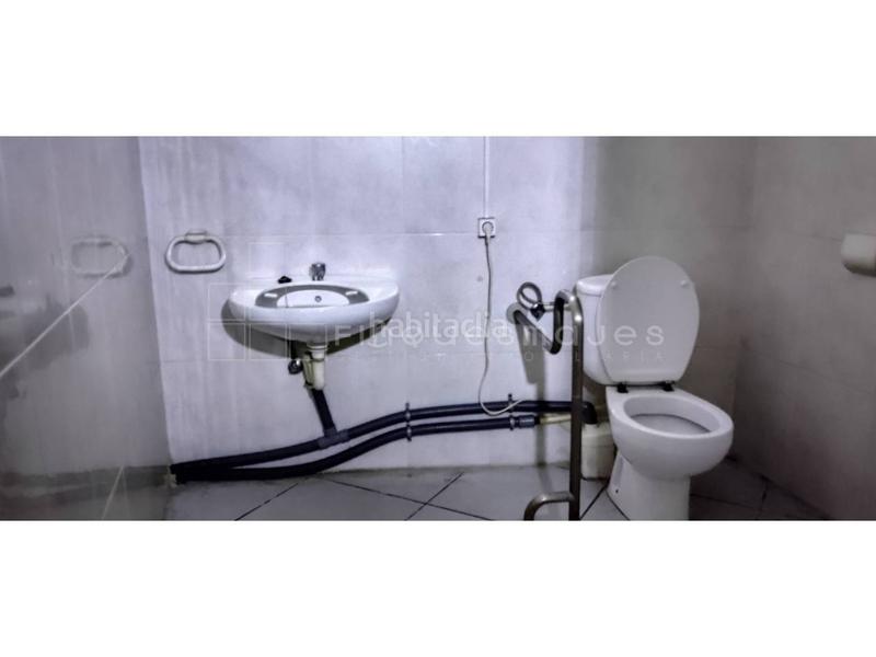 Foto 75ff25f1-4a90-45fc-b03e-17fc95d7d8be. Locale commerciale in Plaça Catalunya Manresa